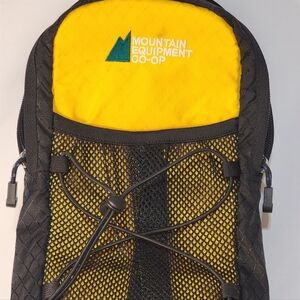 MEC Yellow Black Camel Slim Hydration Backpack Hiking Techwear Gorpcore
